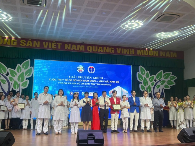 Tôn vinh vẻ đẹp tri thức, tài năng, y đức, phong cách phục vụ người bệnh của cán bộ y tế cơ sở- Ảnh 5.