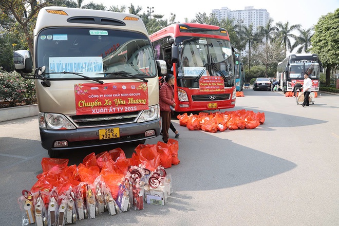 Thứ trưởng Trần Văn Thuấn tiễn bệnh nhân ung thư về quê đón Tết trên những chuyến xe yêu thương 0 đồng- Ảnh 3.