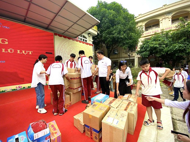 Trường học Hà Nội chung tay hướng về đồng bào vùng lũ- Ảnh 3. Trường học Hà Nội chung tay hướng về đồng bào vùng lũ- Ảnh 3.
