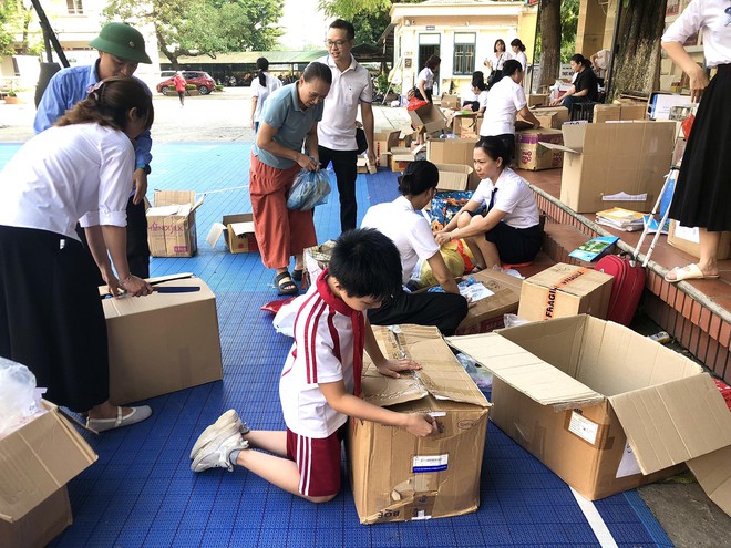 Trường học Hà Nội chung tay hướng về đồng bào vùng lũ- Ảnh 4. Trường học Hà Nội chung tay hướng về đồng bào vùng lũ- Ảnh 4.