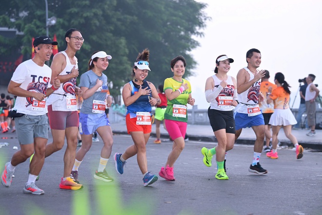 Gần 3.000 người chạy góp quỹ giúp bệnh nhân ung thư nghèo- Ảnh 4. Gần 3.000 người chạy góp quỹ giúp bệnh nhân ung thư nghèo- Ảnh 4.