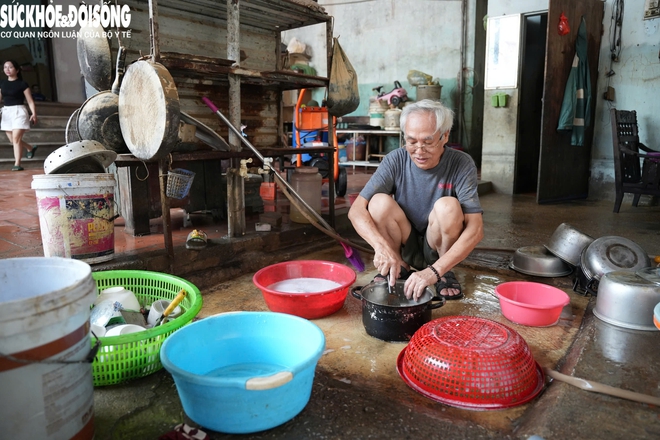 Người dân xã ven Hà Nội dọn dẹp nhà cửa sau trận lũ lụt lịch sử- Ảnh 1. Người dân xã ven Hà Nội dọn dẹp nhà cửa sau trận lũ lụt lịch sử- Ảnh 1.