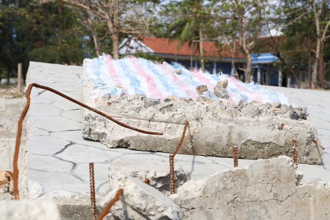 Kè biển hàng chục tỷ đồng đổ nát sau bão số 10- Ảnh 7. Kè biển hàng chục tỷ đồng đổ nát sau bão số 10- Ảnh 7.