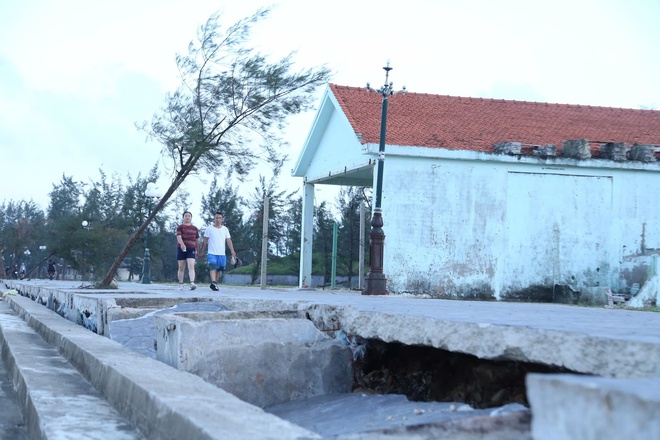 Kè biển hàng chục tỷ đồng đổ nát sau bão số 10- Ảnh 17. Kè biển hàng chục tỷ đồng đổ nát sau bão số 10- Ảnh 17.