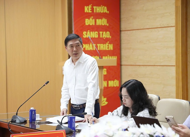 Thứ trưởng Thường trực Bộ Y tế Vũ Mạnh Hà làm việc với Vụ Bảo hiểm Y tế- Ảnh 4.