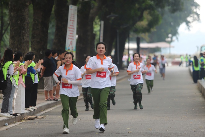Gần 2.000 người tham gia giải chạy hưởng ứng vì môi trường không khói thuốc- Ảnh 3. Gần 2.000 người tham gia giải chạy hưởng ứng vì môi trường không khói thuốc- Ảnh 3.
