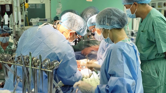 Trái tim hiến tặng vượt hàng trăm cây số hồi sinh cuộc đời người đàn ông suy tim giai đoạn cuối- Ảnh 5.
