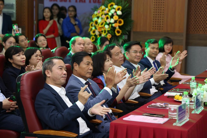 Người trẻ đối mặt với gánh nặng kép của đột quỵ não và sa sút trí tuệ- Ảnh 4. Người trẻ đối mặt với gánh nặng kép của đột quỵ não và sa sút trí tuệ- Ảnh 4.