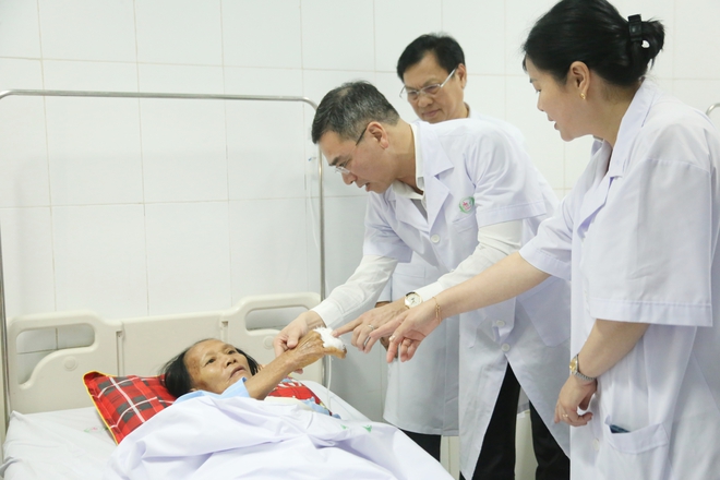 'Hãy để thầy thuốc được cứu người trong môi trường an toàn'- Ảnh 4. 'Hãy để thầy thuốc được cứu người trong môi trường an toàn'- Ảnh 4.