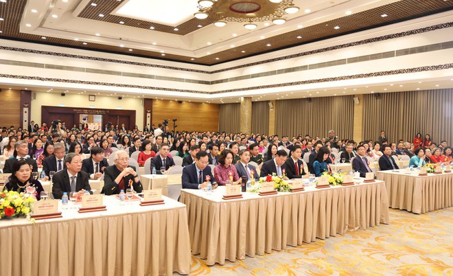 Phó Thủ tướng: Thành tích nổi bật trong phong trào thi đua ngành Y tế đóng góp quan trọng cho sự phát triển đất nước- Ảnh 4. Phó Thủ tướng: Thành tích nổi bật trong phong trào thi đua ngành Y tế đóng góp quan trọng cho sự phát triển đất nước- Ảnh 4.