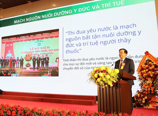 Phó Thủ tướng: Thành tích nổi bật trong phong trào thi đua ngành Y tế đóng góp quan trọng cho sự phát triển đất nước- Ảnh 8. Phó Thủ tướng: Thành tích nổi bật trong phong trào thi đua ngành Y tế đóng góp quan trọng cho sự phát triển đất nước- Ảnh 8.