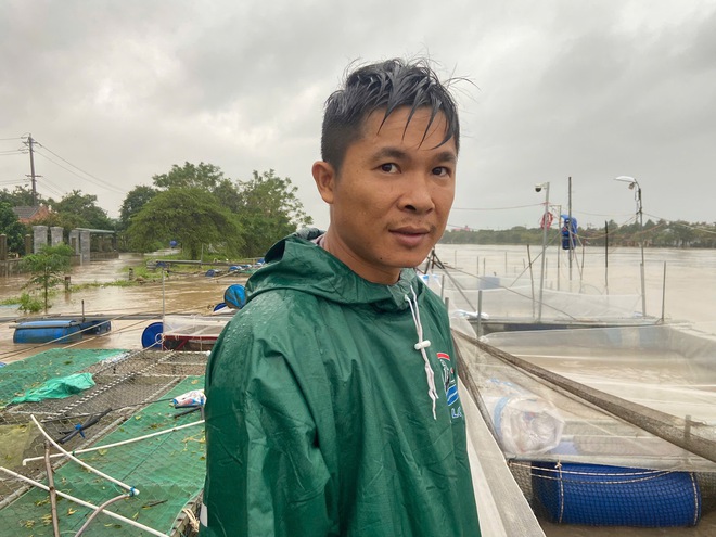 Nhiều hộ nuôi cá lồng ven sông Bồ có nguy cơ trắng tay sau mưa lũ- Ảnh 5. Nhiều hộ nuôi cá lồng ven sông Bồ có nguy cơ trắng tay sau mưa lũ- Ảnh 5.