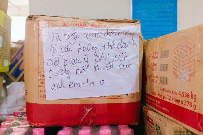 TPHCM tiếp tục gửi 70 tấn hàng cứu trợ hỗ trợ đồng bào vùng bão, lũ- Ảnh 2. TPHCM tiếp tục gửi 70 tấn hàng cứu trợ hỗ trợ đồng bào vùng bão, lũ- Ảnh 2.