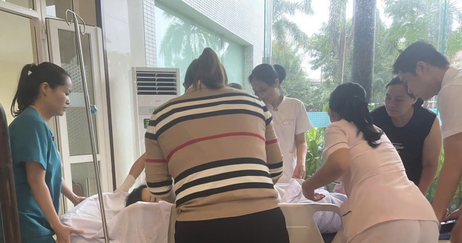 Huế: Điều dưỡng bệnh viện và người đi đường kịp thời giúp sản phụ 'vượt cạn' giữa mưa lũ- Ảnh 2.