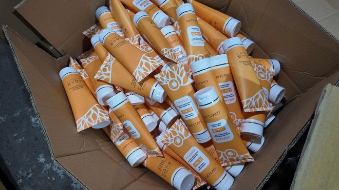 Bắt nhóm sản xuất, buôn bán mỹ phẩm giả thương hiệu nổi tiếng, quy mô liên tỉnh ở TPHCM- Ảnh 2. Bắt nhóm sản xuất, buôn bán mỹ phẩm giả thương hiệu nổi tiếng, quy mô liên tỉnh ở TPHCM- Ảnh 2.