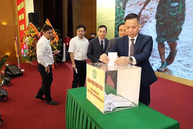 Bộ trưởng Đào Hồng Lan giao nhiệm vụ xây dựng bệnh viện thông minh toàn diện cho Bạch Mai- Ảnh 9.
