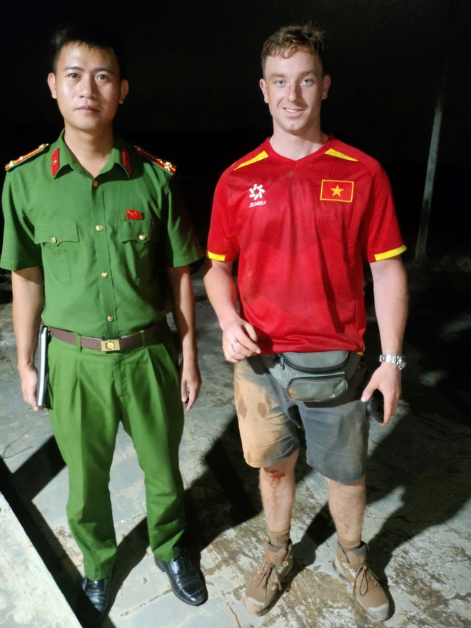 Giải cứu hai du khách Hà Lan gặp nạn giữa rừng trong đêm mưa- Ảnh 3.