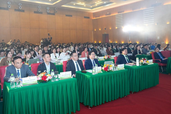 Phát triển đa chuyên khoa sâu để điều trị, chăm sóc toàn diện cho người bệnh- Ảnh 3. Phát triển đa chuyên khoa sâu để điều trị, chăm sóc toàn diện cho người bệnh- Ảnh 3.