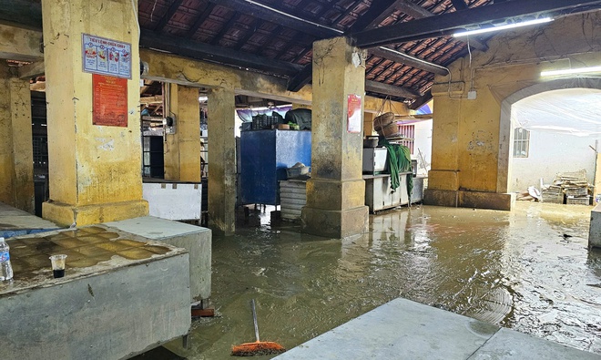 Người dân phố cổ Bao Vinh gượng dậy sau lũ lịch sử- Ảnh 12.