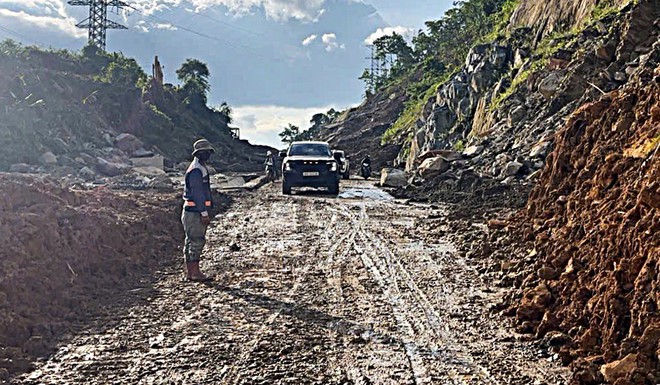 Thông toàn tuyến Quốc lộ 14E bị chia cắt nặng do sạt lở sau 3 cơn bão liên tiếp- Ảnh 2.
