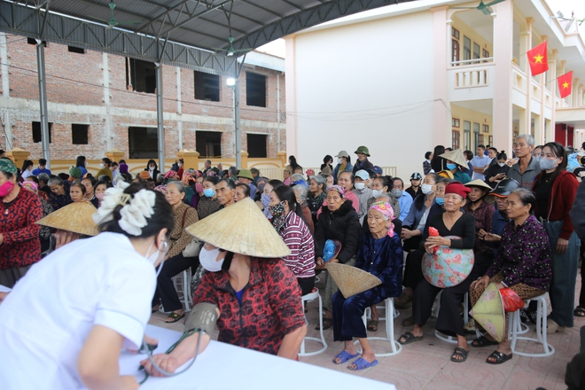 Thứ trưởng Bộ Y tế tham dự chương trình khám bệnh và tặng quà tại Nghệ An- Ảnh 4. Thứ trưởng Bộ Y tế tham dự chương trình khám bệnh và tặng quà tại Nghệ An- Ảnh 4.