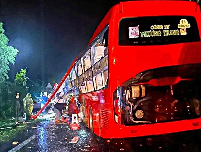 Liên tiếp 3 vụ ô tô bị vùi lấp, 9 người tử vong: Cục CSGT khuyến cáo đặc biệt- Ảnh 3. Liên tiếp 3 vụ ô tô bị vùi lấp, 9 người tử vong: Cục CSGT khuyến cáo đặc biệt- Ảnh 3.