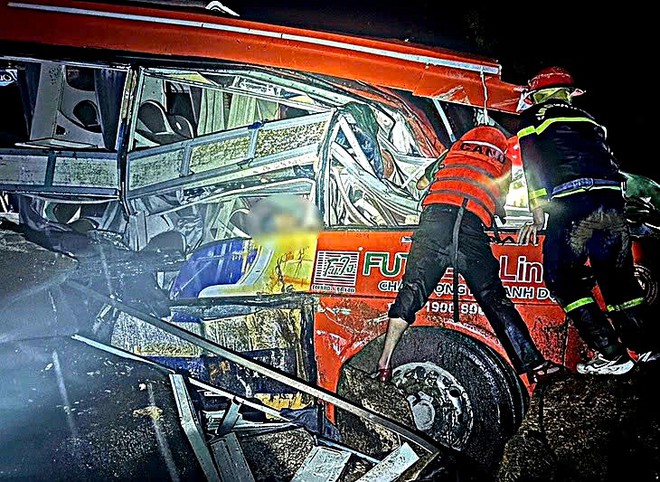 Liên tiếp 3 vụ ô tô bị vùi lấp, 9 người tử vong: Cục CSGT khuyến cáo đặc biệt- Ảnh 2. Liên tiếp 3 vụ ô tô bị vùi lấp, 9 người tử vong: Cục CSGT khuyến cáo đặc biệt- Ảnh 2.