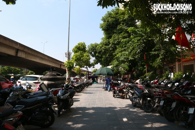 Hôm nay lắp camera phạt nguội tuyến đường 'chuyên' đỗ xe trái phép- Ảnh 6. Hôm nay lắp camera phạt nguội tuyến đường 'chuyên' đỗ xe trái phép- Ảnh 6.