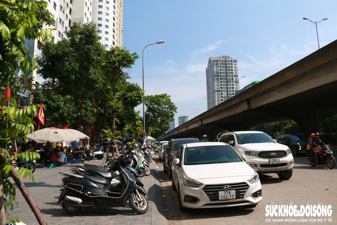 Hôm nay lắp camera phạt nguội tuyến đường 'chuyên' đỗ xe trái phép- Ảnh 2. Hôm nay lắp camera phạt nguội tuyến đường 'chuyên' đỗ xe trái phép- Ảnh 2.