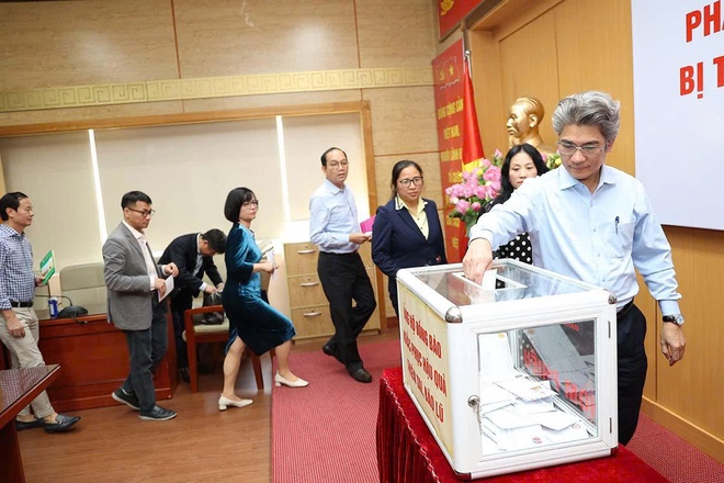 Bộ Y tế phát động ủng hộ đồng bào miền Trung, Tây Nguyên bị thiệt hại do bão, lũ - Ảnh 13. Bộ Y tế phát động ủng hộ đồng bào miền Trung, Tây Nguyên bị thiệt hại do bão, lũ - Ảnh 13.