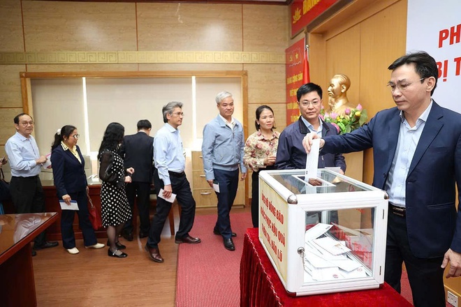 Bộ Y tế phát động ủng hộ đồng bào miền Trung, Tây Nguyên bị thiệt hại do bão, lũ - Ảnh 16. Bộ Y tế phát động ủng hộ đồng bào miền Trung, Tây Nguyên bị thiệt hại do bão, lũ - Ảnh 16.