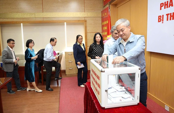 Bộ Y tế phát động ủng hộ đồng bào miền Trung, Tây Nguyên bị thiệt hại do bão, lũ - Ảnh 8. Bộ Y tế phát động ủng hộ đồng bào miền Trung, Tây Nguyên bị thiệt hại do bão, lũ - Ảnh 8.