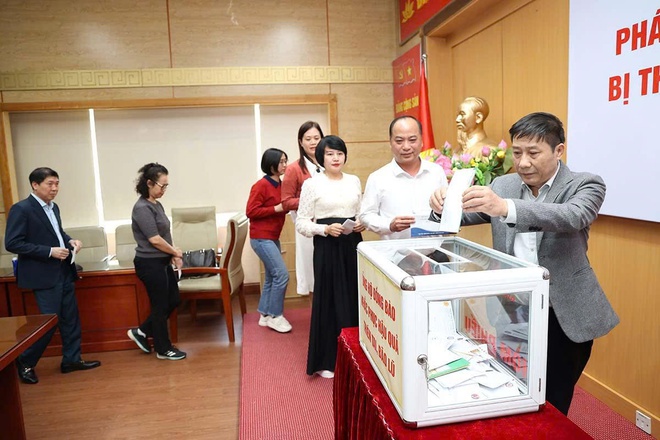 Bộ Y tế phát động ủng hộ đồng bào miền Trung, Tây Nguyên bị thiệt hại do bão, lũ - Ảnh 11. Bộ Y tế phát động ủng hộ đồng bào miền Trung, Tây Nguyên bị thiệt hại do bão, lũ - Ảnh 11.