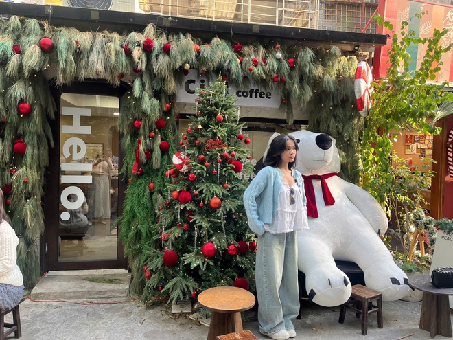Ngõ nhỏ ở Hà Nội 'hút' giới trẻ trước mùa Giáng sinh- Ảnh 10. Ngõ nhỏ ở Hà Nội 'hút' giới trẻ trước mùa Giáng sinh- Ảnh 10.