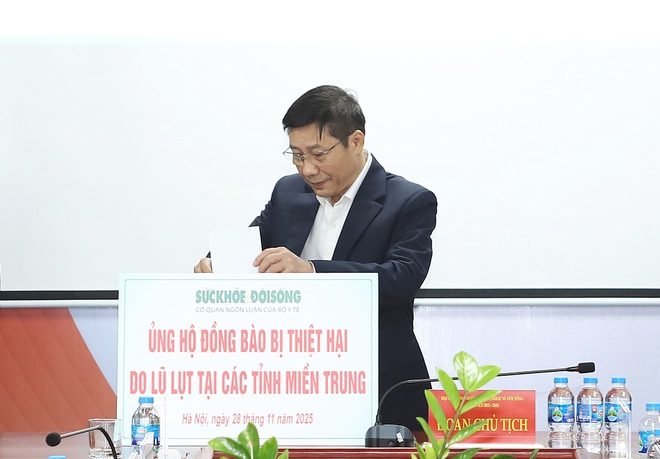 Báo Sức khỏe và Đời sống ủng hộ đồng bào vùng lũ miền Trung - Tây Nguyên- Ảnh 2. Báo Sức khỏe và Đời sống ủng hộ đồng bào vùng lũ miền Trung - Tây Nguyên- Ảnh 2.