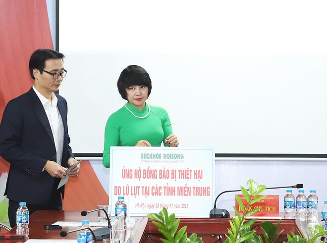 Báo Sức khỏe và Đời sống ủng hộ đồng bào vùng lũ miền Trung - Tây Nguyên- Ảnh 5. Báo Sức khỏe và Đời sống ủng hộ đồng bào vùng lũ miền Trung - Tây Nguyên- Ảnh 5.