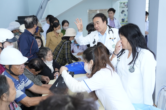Thầy thuốc Bệnh viện Bạch Mai mang hỗ trợ y tế và sự sẻ chia đến với bà con Đắk Lắk- Ảnh 10.