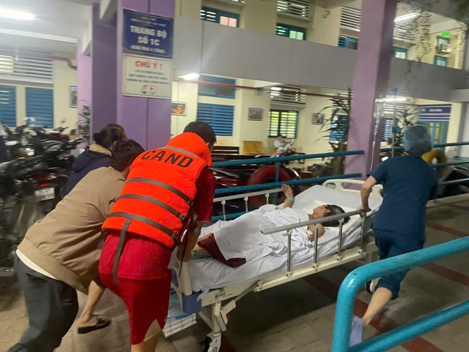 Giữ vững 'mạch sống' y tế miền Trung trong mưa lũ- Ảnh 3.