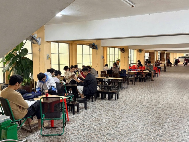 Nhiều trường đại học ở Huế đồng hành cùng sinh viên vượt khó mùa lũ
- Ảnh 3.