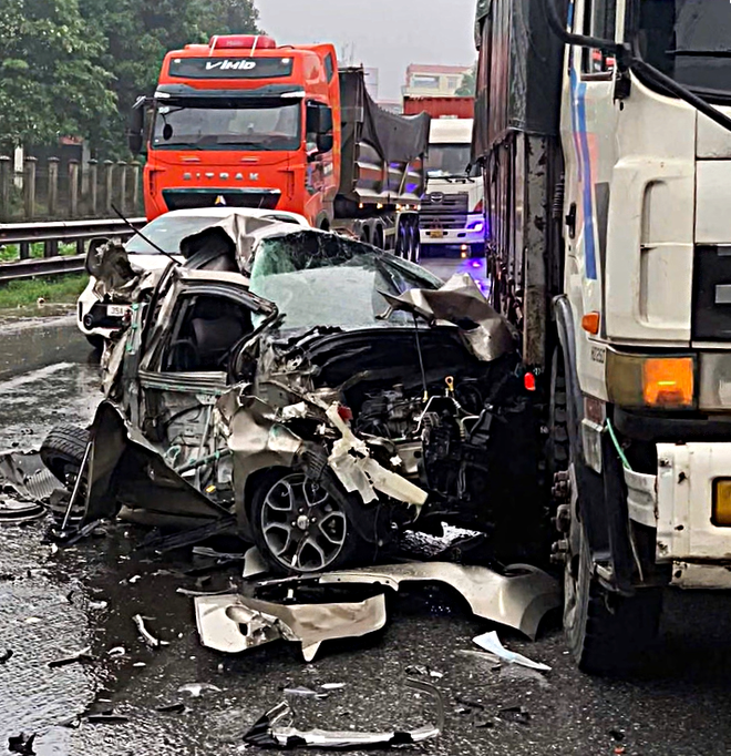 Nguyên nhân sơ bộ vụ tai nạn liên hoàn ở Ninh Bình - Ảnh 3. Nguyên nhân sơ bộ vụ tai nạn liên hoàn ở Ninh Bình - Ảnh 3.