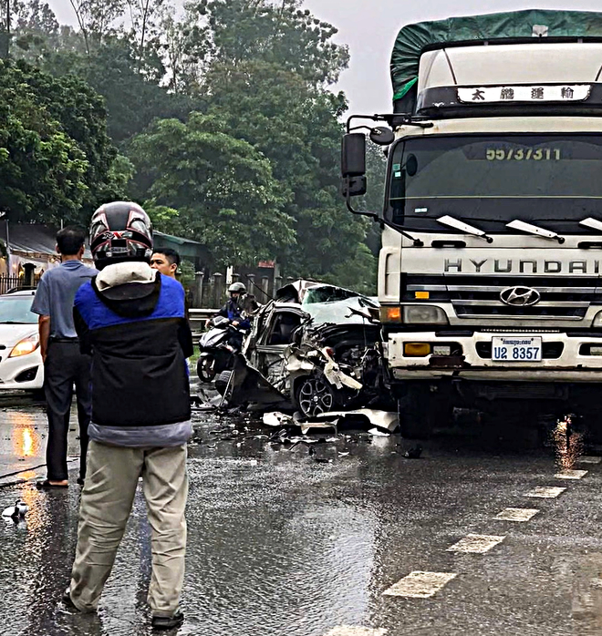 Nguyên nhân sơ bộ vụ tai nạn liên hoàn ở Ninh Bình - Ảnh 2. Nguyên nhân sơ bộ vụ tai nạn liên hoàn ở Ninh Bình - Ảnh 2.