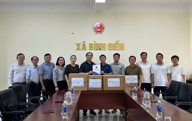 Huế ra quân tổng vệ sinh môi trường khắc phục hậu quả sau lũ lịch sử- Ảnh 14. Huế ra quân tổng vệ sinh môi trường khắc phục hậu quả sau lũ lịch sử- Ảnh 14.