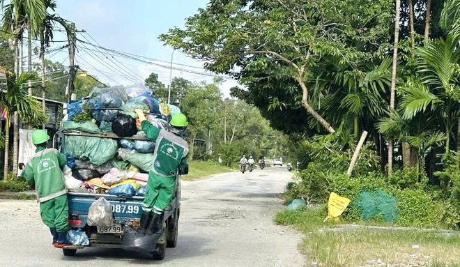 Huế ra quân tổng vệ sinh môi trường khắc phục hậu quả sau lũ lịch sử- Ảnh 7. Huế ra quân tổng vệ sinh môi trường khắc phục hậu quả sau lũ lịch sử- Ảnh 7.