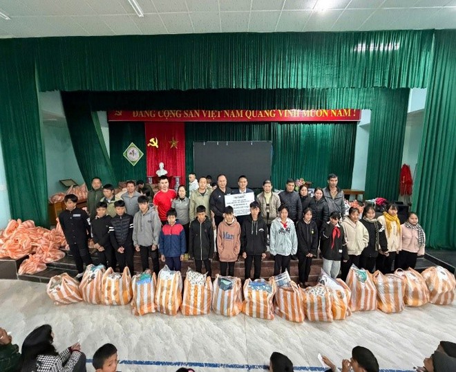 Herbalife Việt Nam nâng tổng số tiền đóng góp 3.976.600.000 đồng ủng hộ đồng bào bị thiệt hại do thiên tai bão lũ gây ra- Ảnh 2. Herbalife Việt Nam nâng tổng số tiền đóng góp 3.976.600.000 đồng ủng hộ đồng bào bị thiệt hại do thiên tai bão lũ gây ra- Ảnh 2.