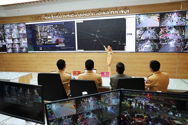 Hà Nội chính thức vận hành hệ thống camera AI và trung tâm điều khiển giao thông thông minh- Ảnh 3. Hà Nội chính thức vận hành hệ thống camera AI và trung tâm điều khiển giao thông thông minh- Ảnh 3.