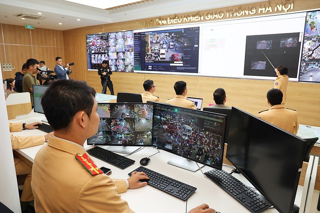 Hà Nội chính thức vận hành hệ thống camera AI và trung tâm điều khiển giao thông thông minh- Ảnh 2. Hà Nội chính thức vận hành hệ thống camera AI và trung tâm điều khiển giao thông thông minh- Ảnh 2.