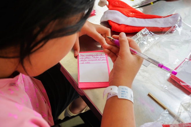 Giáng sinh ấm áp, lan tỏa yêu thương tại bệnh viện- Ảnh 4. Giáng sinh ấm áp, lan tỏa yêu thương tại bệnh viện- Ảnh 4.