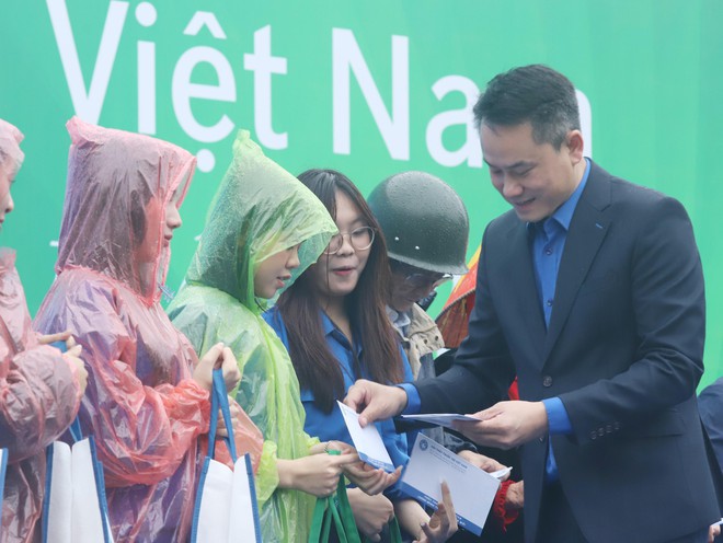 Hơn 100 thầy thuốc dựng 'phòng khám đặc biệt' giữa phố đi bộ Trần Nhân Tông- Ảnh 6. Hơn 100 thầy thuốc dựng 'phòng khám đặc biệt' giữa phố đi bộ Trần Nhân Tông- Ảnh 6.