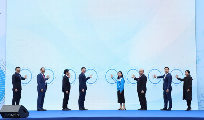 Y tế thông minh đưa dịch vụ chất lượng cao đến tận nơi người dân sinh sống- Ảnh 4. Y tế thông minh đưa dịch vụ chất lượng cao đến tận nơi người dân sinh sống- Ảnh 4.