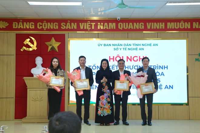 Nghệ An chuyển trọng tâm phòng chống mù lòa sang quản lý bệnh mạn tính, ứng dụng mạnh AI
- Ảnh 6. Nghệ An chuyển trọng tâm phòng chống mù lòa sang quản lý bệnh mạn tính, ứng dụng mạnh AI
- Ảnh 6.
